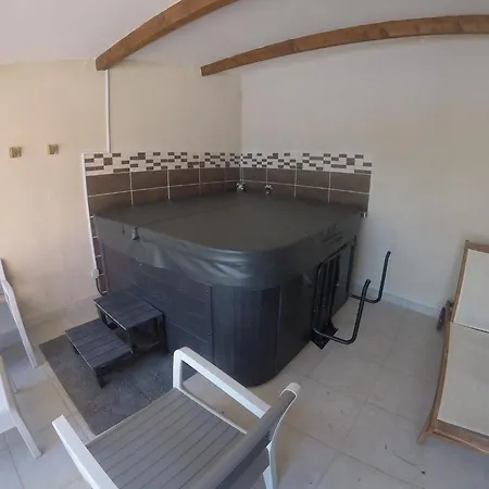 Aux Portes De La Camargue Bed & Breakfast Arles
