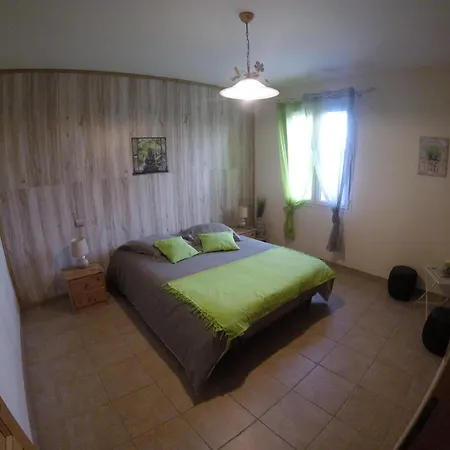 Aux Portes De La Camargue *